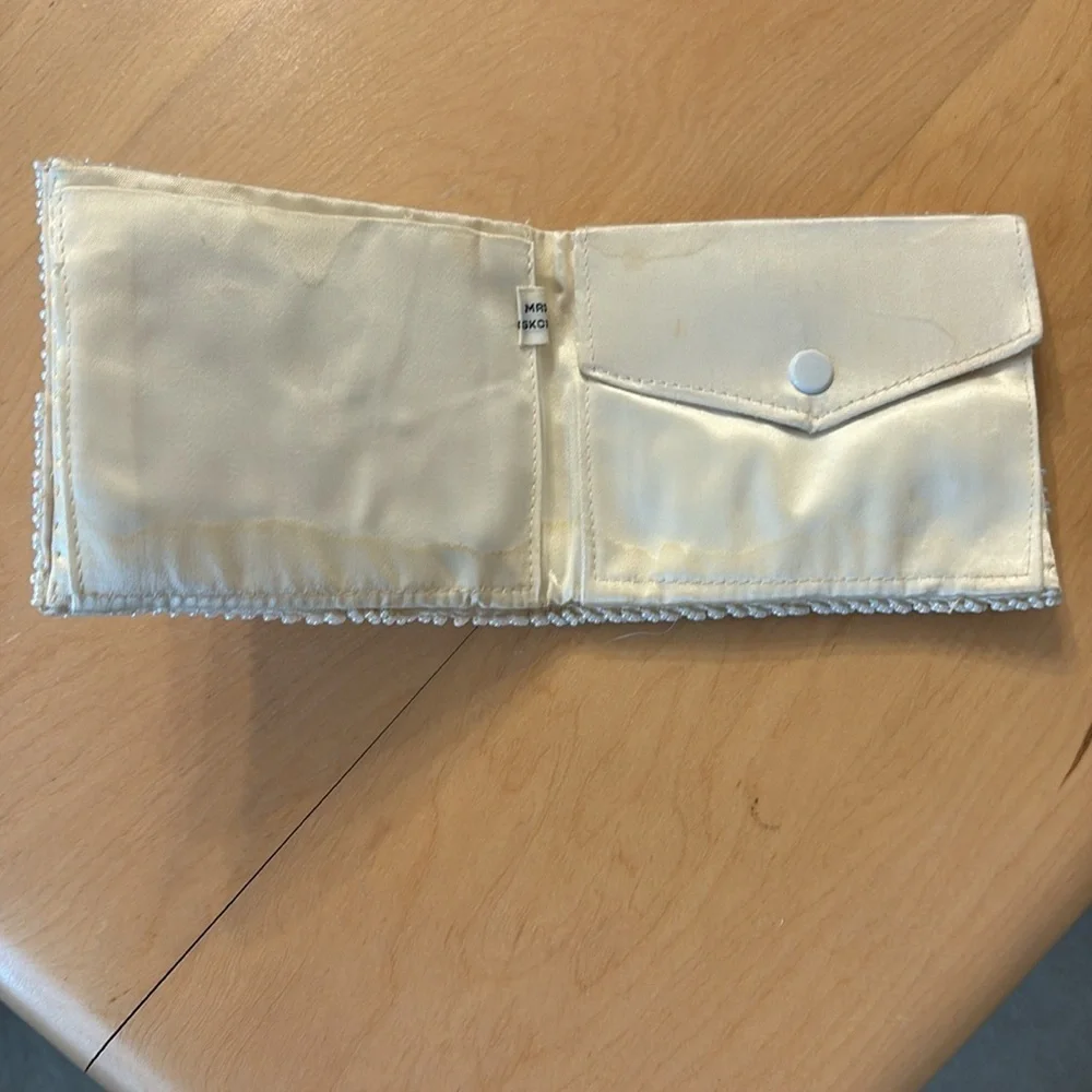 Vintage (1950s-60s) ivory beaded & sequined wallet. Handmade in Hong Kong. - Picture 2 of 6